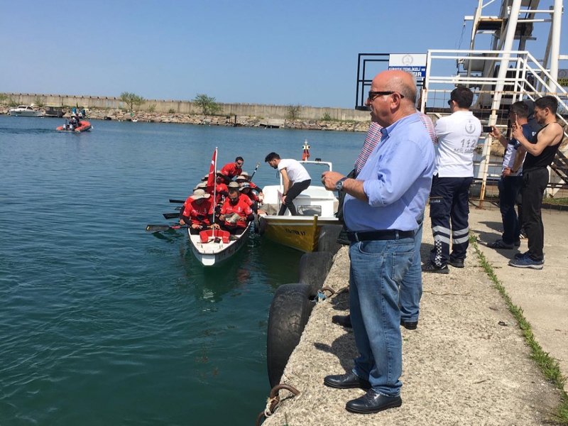 SAMSUN’A GİDECEK TÜRK BAYRAĞI, ALAPLI’DAN GEÇTİ.