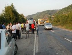 ALAPLI-AKÇAKOCA KARAYOLUNDA KAZA: 3 YARALI