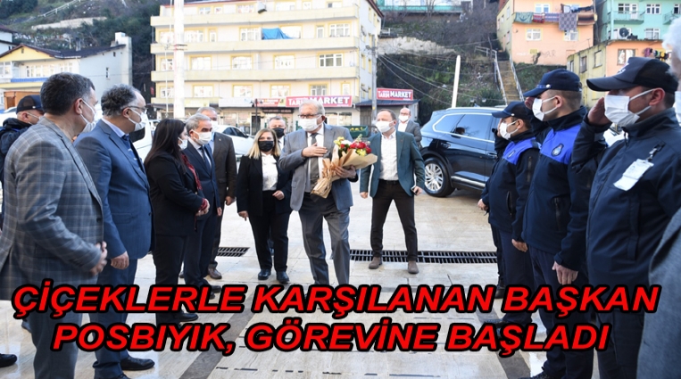 ÇİÇEKLERLE KARŞILANAN BAŞKAN POSBIYIK, GÖREVİNE BAŞLADI