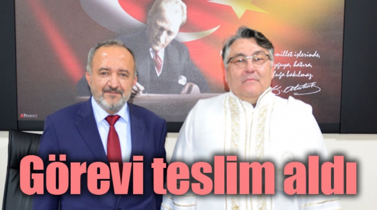 REKTÖR GÖREVİ TESLİM ALDI