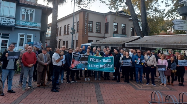 İSRAİL'İN FİLİSTİN'E YÖNELİK SALDIRILARI ÇAYCUMA'DA PROTESTO EDİLDİ