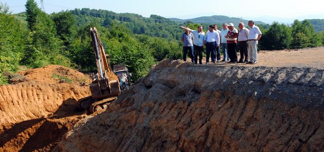 ÇAKIR, “KÖYLERDE YOL SORUNU KALMAYACAK”