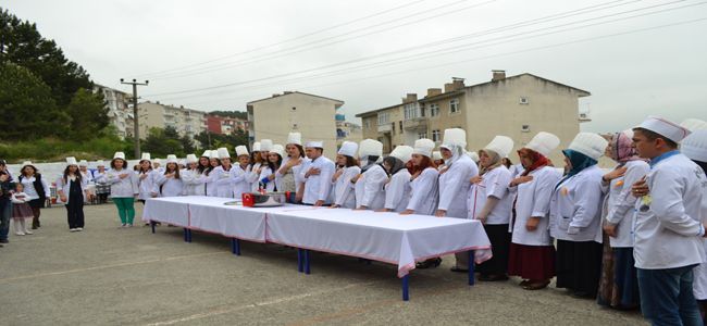 ALAPLI MESLEK LİSESİNDE YÖRESEL YEMEKLER ŞÖLENİ