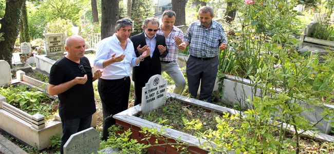 ZGC MERHUM GAZETECİLERİ KABRİ BAŞINDA ANDI