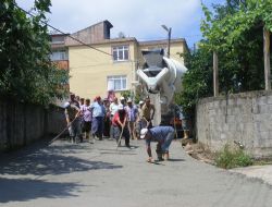 KÖYLÜLERDEN İMECE USULU YOL ÇALIŞMASI