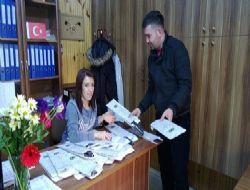 EREĞLİ’DE HALK OTOBÜSLERİ ÇALIŞANLARINA KRAVAT HEDİYESİ
