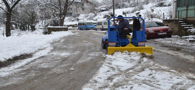 TARIM ARACINDAN KAR KÜREME ARACI YAPTI